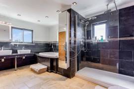 Exceptional Tavira Estate with Pool, Padel & Sports Facilities