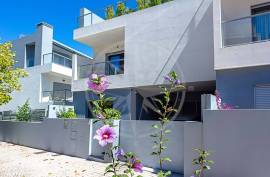 Tavira Centre – Contemporary 3 bed Villa with Private Pool & Rooftop Summer Lounge