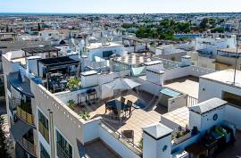 Luxury 2 bedroom Tavira penthouse apartment with sea view, terraces & garage