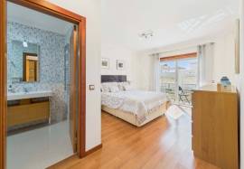 Luxury 2 bedroom Tavira penthouse apartment with sea view, terraces & garage