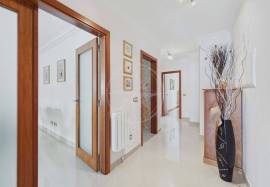 Luxury 2 bedroom Tavira penthouse apartment with sea view, terraces & garage