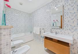 Luxury 2 bedroom Tavira penthouse apartment with sea view, terraces & garage