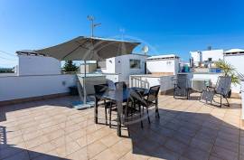 Luxury 2 bedroom Tavira penthouse apartment with sea view, terraces & garage