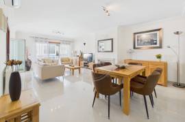 Luxury 2 bedroom Tavira penthouse apartment with sea view, terraces & garage