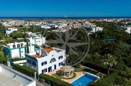 Tavira 4 Bed villa with heated pool, garden & energy-smart year-round comfort