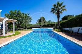Tavira 4 Bed villa with heated pool, garden & energy-smart year-round comfort