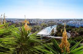 Elevated 3 bed Tavira Frontline Townhouse with garden and unrivalled sea views