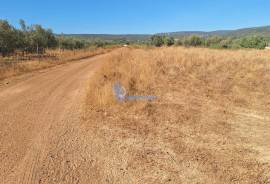 Rustic land with 4,440 m² in Lagoas, Paderne