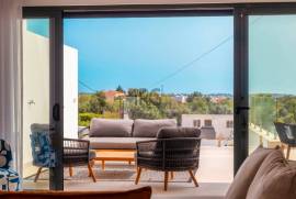 Stunning Modern Townhouses with Panoramic Views in Vale d’Eguas