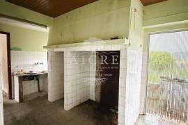 Single Storey House in Mora with Backyard, Garage and Terrace – To Recover Single Storey House in Mora with Backyard, Garage and Terrace – To Recover