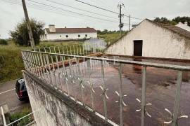 Single Storey House in Mora with Backyard, Garage and Terrace – To Recover Single Storey House in Mora with Backyard, Garage and Terrace – To Recover