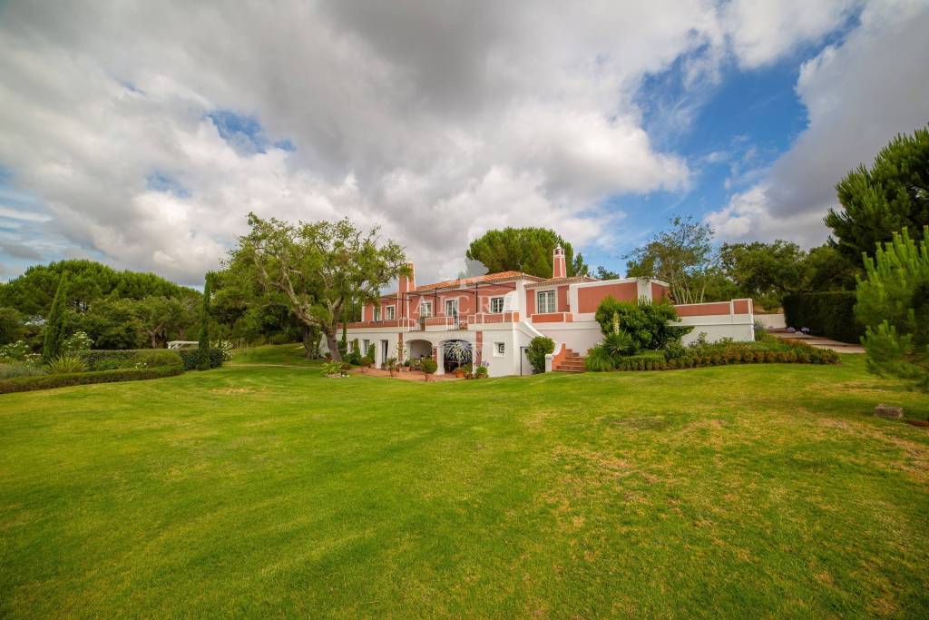 Farm in Santo Estevão – Alentejo Charm with Swimming Pool and Large Land
