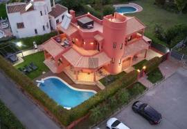 Luxury 3+ 1-Bedroom Villa for Sale in Vilamoura, Algarve - Turnkey Property with Pool & Jacuzzi