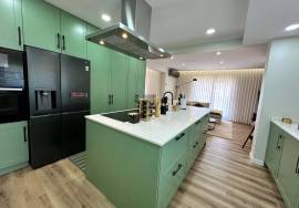 Luxury 3+ 1-Bedroom Villa for Sale in Vilamoura, Algarve - Turnkey Property with Pool & Jacuzzi