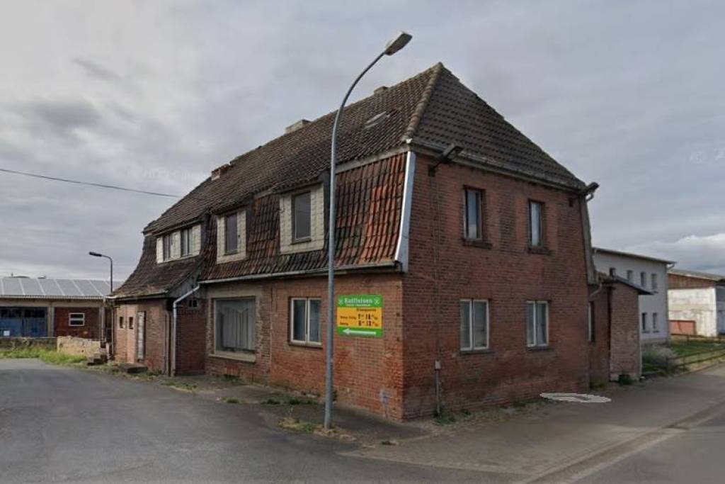 Commercial Building with Apartments For Sale in Roßla Saxony