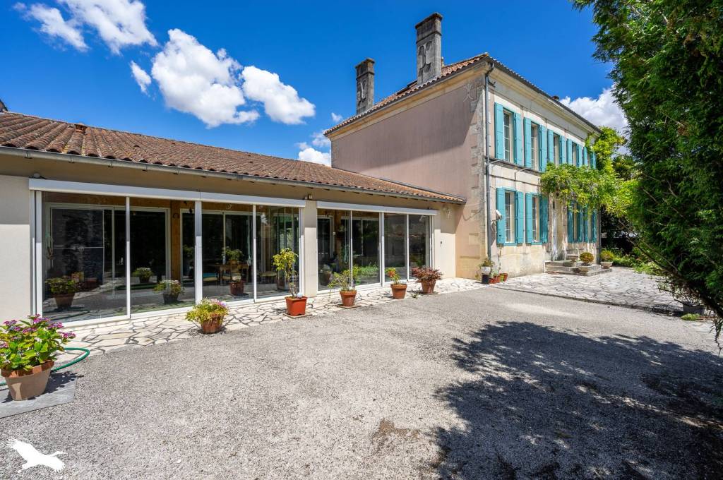 Excellent 7 bed House For Sale In Aumagne
