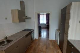 Building with 4 Apartments For Sale in Wilhelmsburg