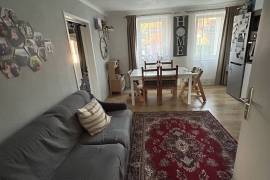 Building with 4 Apartments For Sale in Wilhelmsburg
