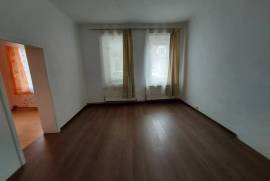 Building with 4 Apartments For Sale in Wilhelmsburg