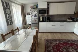 Building with 4 Apartments For Sale in Wilhelmsburg