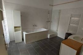 Building with 4 Apartments For Sale in Wilhelmsburg
