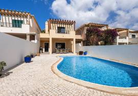 T2+1 Townhouse. Frontline with Sea Views & Private Swimming Pool