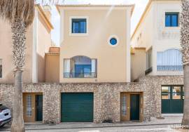T2+1 Townhouse. Frontline with Sea Views & Private Swimming Pool