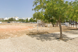 Urban Land | Building Construction | commercial space | Loulé centre