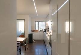 Luxury T4 192m2 | 2 Suites + 2 Bedrooms + Balcony | 3 Parking Spaces |