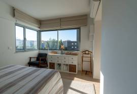 Luxury T4 192m2 | 2 Suites + 2 Bedrooms + Balcony | 3 Parking Spaces |