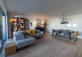 Luxury T4 192m2 | 2 Suites + 2 Bedrooms + Balcony | 3 Parking Spaces |