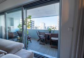 Luxury T4 192m2 | 2 Suites + 2 Bedrooms + Balcony | 3 Parking Spaces |