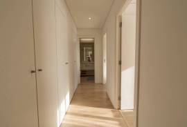 Luxury T4 192m2 | 2 Suites + 2 Bedrooms + Balcony | 3 Parking Spaces |