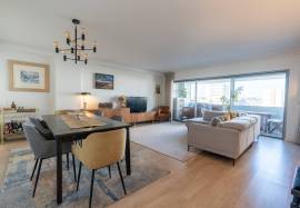 Luxury T4 192m2 | 2 Suites + 2 Bedrooms + Balcony | 3 Parking Spaces |