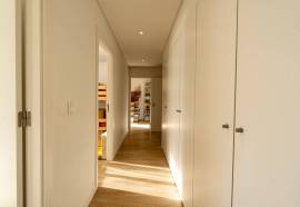 Luxury T4 192m2 | 2 Suites + 2 Bedrooms + Balcony | 3 Parking Spaces |