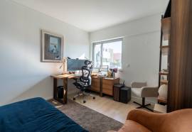 Luxury T4 192m2 | 2 Suites + 2 Bedrooms + Balcony | 3 Parking Spaces |