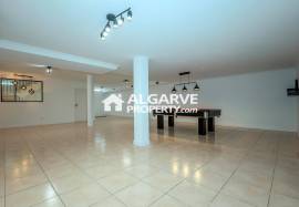 4-Bedroom Villa with Private Pool for Sale in Vilamoura