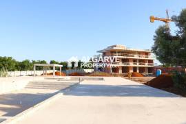 Exclusive T4 Penthouse with Private Rooftop & Sea Views – Vilamoura