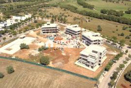 Exclusive T4 Penthouse with Private Rooftop & Sea Views – Vilamoura