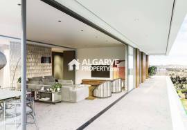 Luxury Living in Vilamoura with Gardens and Sea View Rooftop