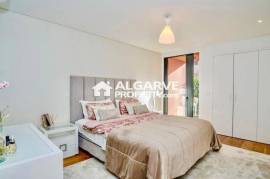 Luxury one bedroom apartment with private garden close to the Marina and Falésia Beach in Vilamoura, Algarve