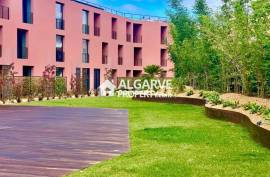Luxury one bedroom apartment with private garden close to the Marina and Falésia Beach in Vilamoura, Algarve
