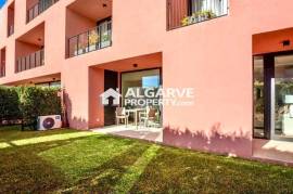 Luxury one bedroom apartment with private garden close to the Marina and Falésia Beach in Vilamoura, Algarve