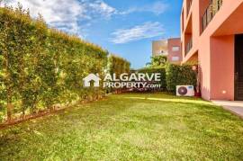 Luxury one bedroom apartment with private garden close to the Marina and Falésia Beach in Vilamoura, Algarve