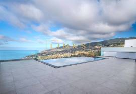 Contemporary 3-Bedroom Villa with Sea View and Exclusive Ambiance – Arco da Calheta