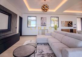 Contemporary 3-Bedroom Villa with Sea View and Exclusive Ambiance – Arco da Calheta