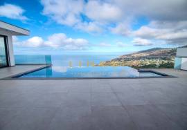 Contemporary 3-Bedroom Villa with Sea View and Exclusive Ambiance – Arco da Calheta