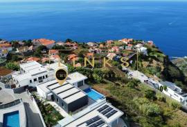 Contemporary 3-Bedroom Villa with Sea View and Exclusive Ambiance – Arco da Calheta