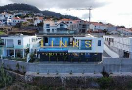 Contemporary 3-Bedroom Villa with Sea View and Exclusive Ambiance – Arco da Calheta