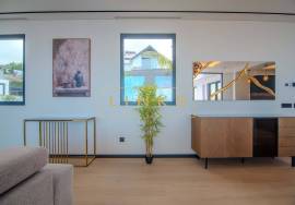 Contemporary 3-Bedroom Villa with Sea View and Exclusive Ambiance – Arco da Calheta